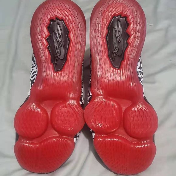 New Lebron James Graffiti Basketball Shoes SZ 8.5 main image 5
